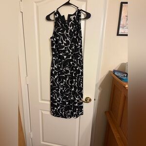 Elegant Black and White Sleeveless Dress